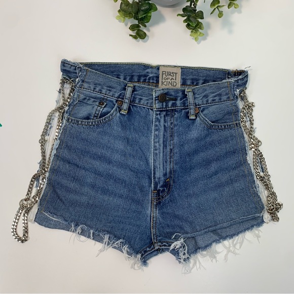 LF Furst of a Kind Vintage Upcycled Levi’s Criss Cross Side Chain Shorts 24-26 - Picture 5 of 14